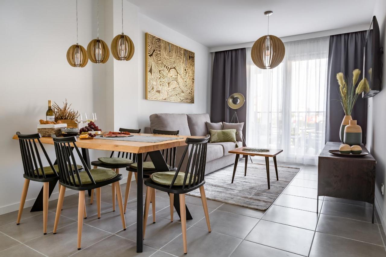 Sunny Apartment In Denia With Outdoor Swimming Pool And Garage Parking Place Included, 300M From The Sandy Beach 외부 사진